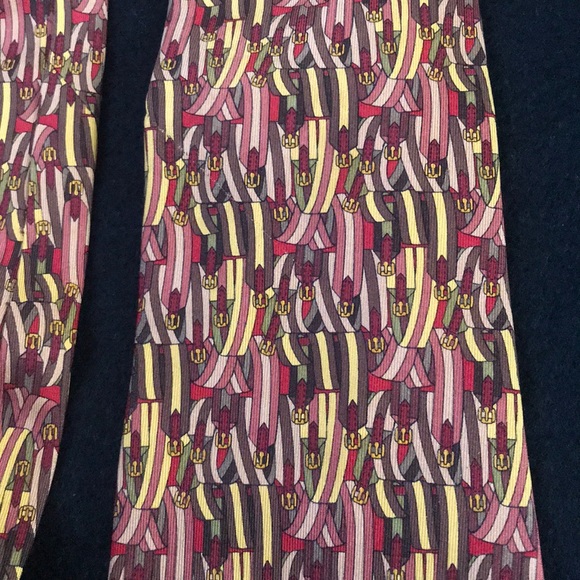 2 Gucci Silk Ties Belt Buckle Print in Red & Gold - Picture 8 of 8